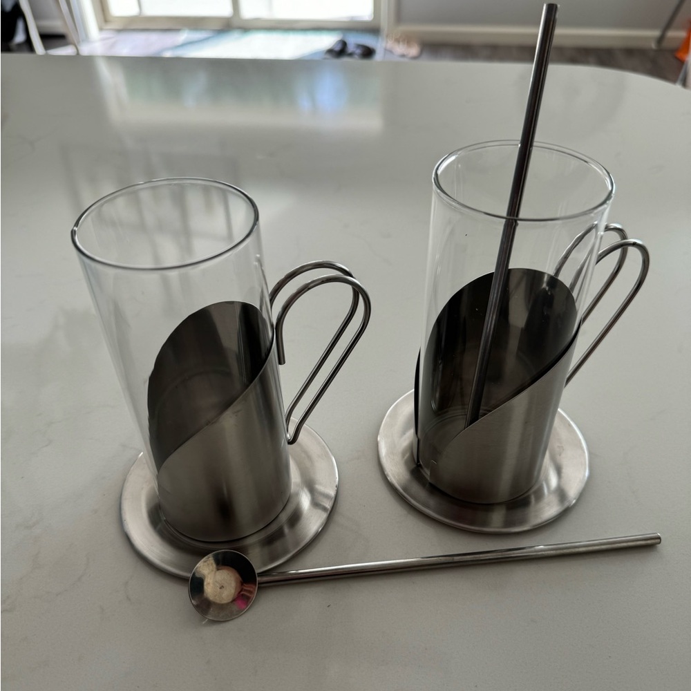 Selling 10 sets of lattes cups with straws and saucers